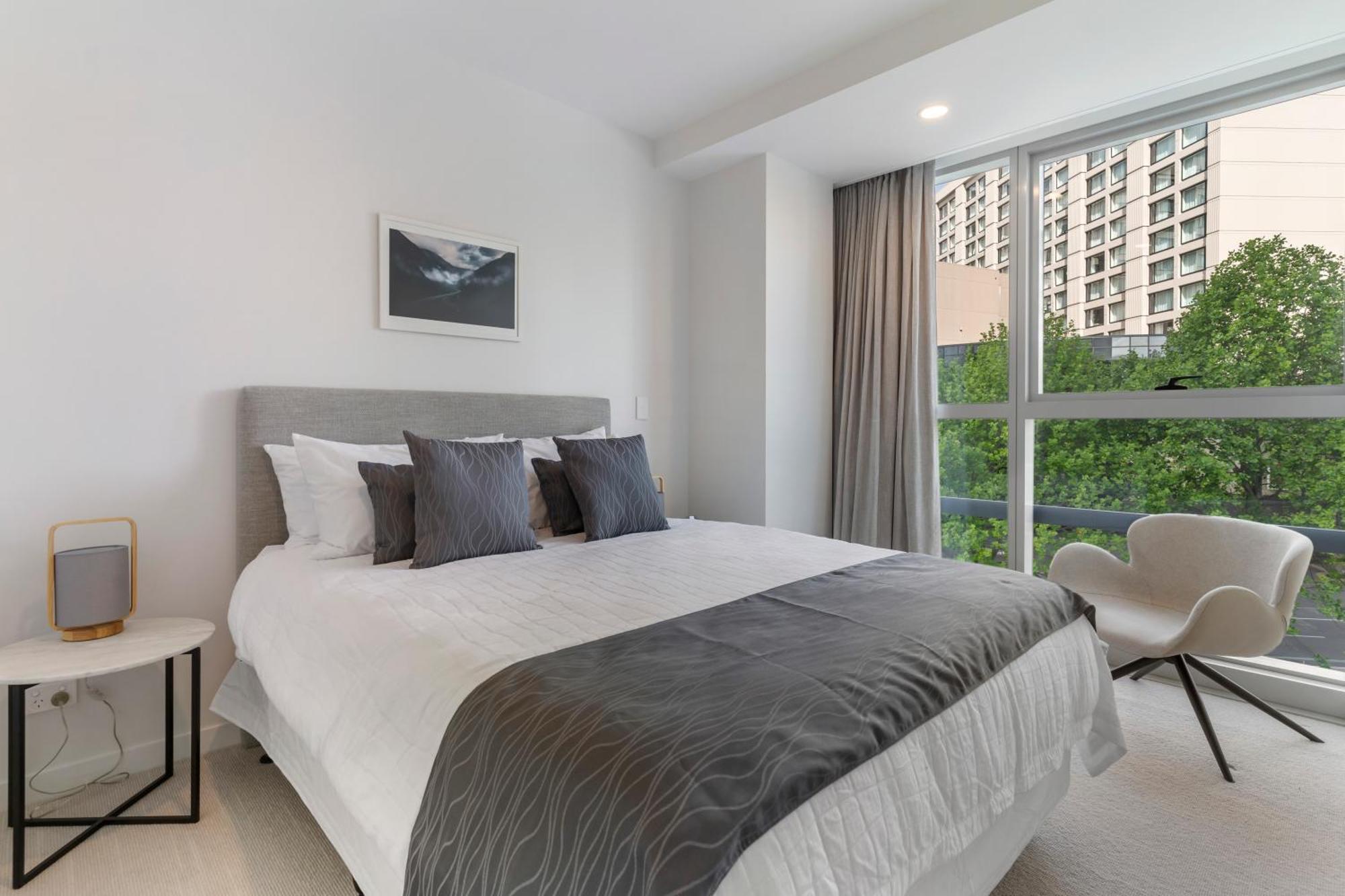 Modern & Parking - & Quite Apartment *
