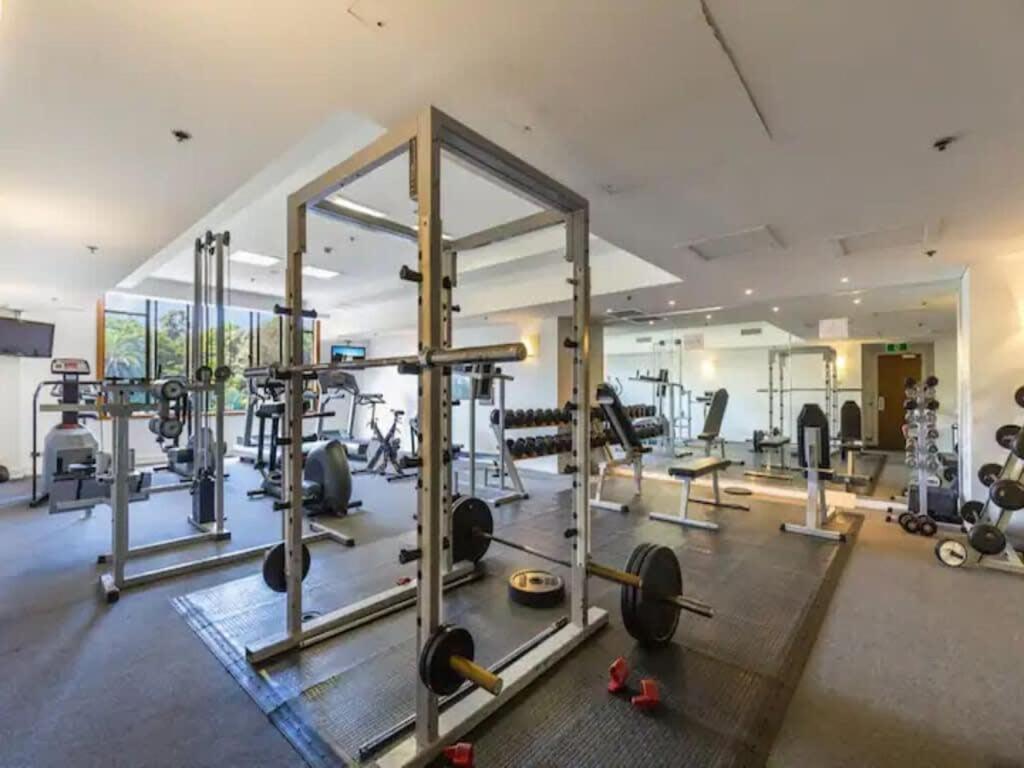 Bright One Bedroom Beauty With Balcony And Unbeatable Views *