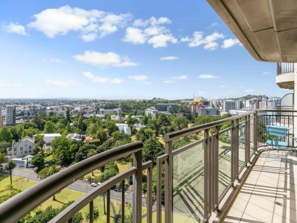 Bright One Bedroom Beauty With Balcony And Unbeatable Views Apartment Auckland