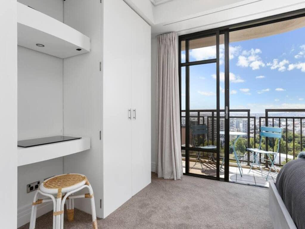 Apartment Bright One Bedroom Beauty With Balcony And Unbeatable Views Auckland