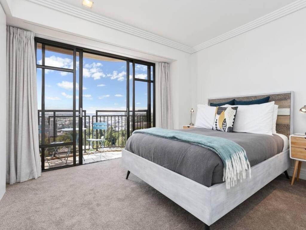 Bright One Bedroom Beauty With Balcony And Unbeatable Views Apartment