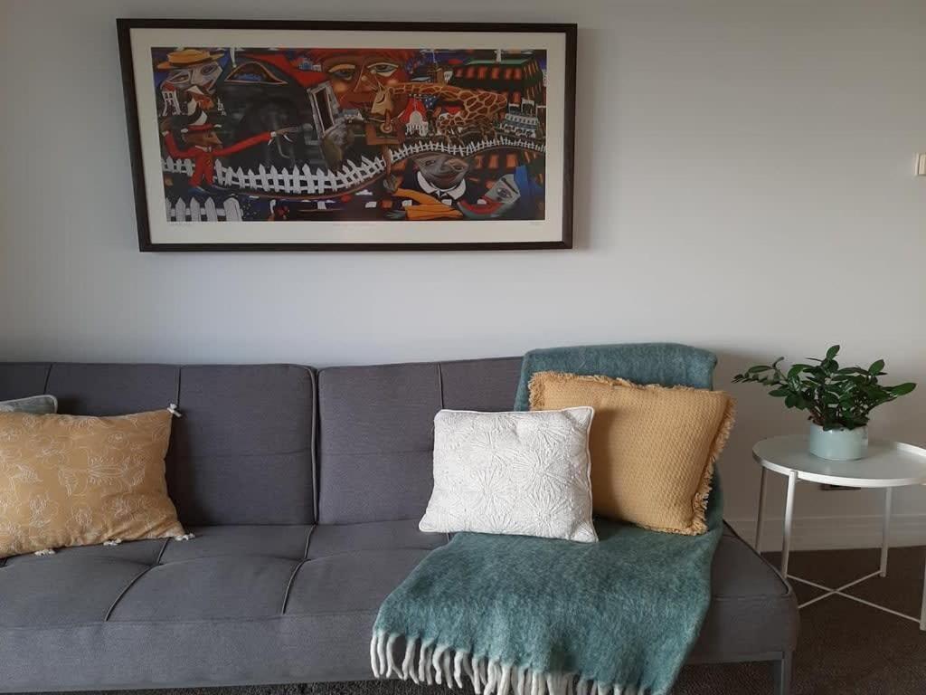 Bright One Bedroom Beauty With Balcony And Unbeatable Views Apartment *