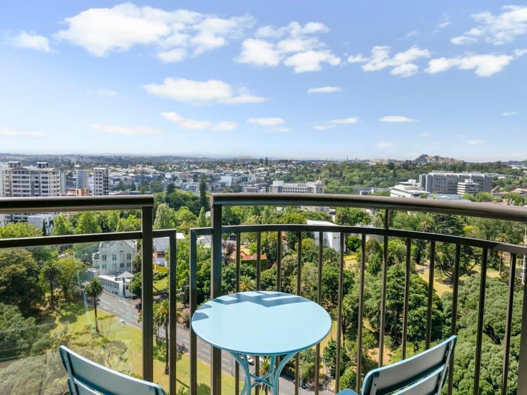 Bright One Bedroom Beauty With Balcony And Unbeatable Views Apartment