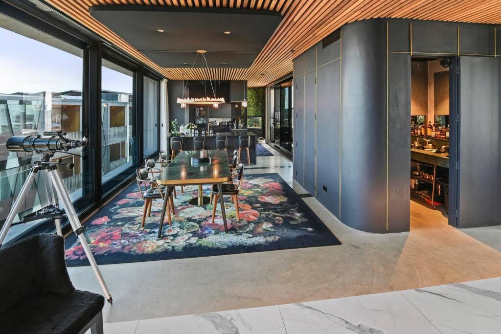Apartment Entertainers Penthouse With 5 Bedrooms Pool &