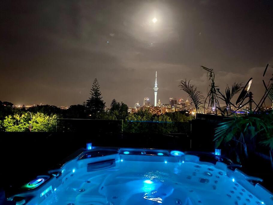 Entertainers Penthouse With 5 Bedrooms Pool & * Auckland