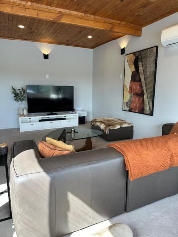 Seaside Serenity 4br Modern * Auckland