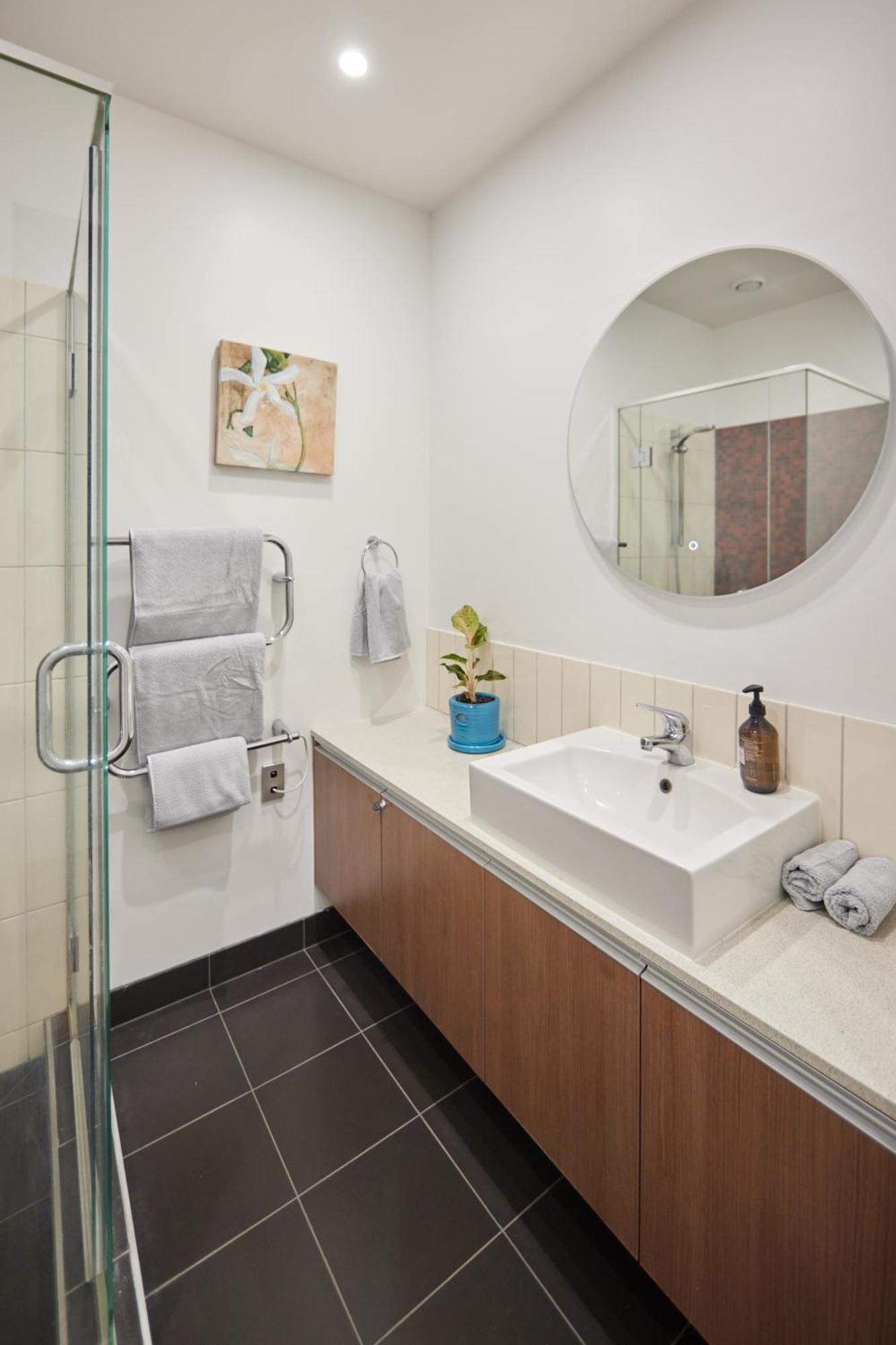 Pavilions Marina 102 - Wynyard Quarter Viaduct Harbour Apartment