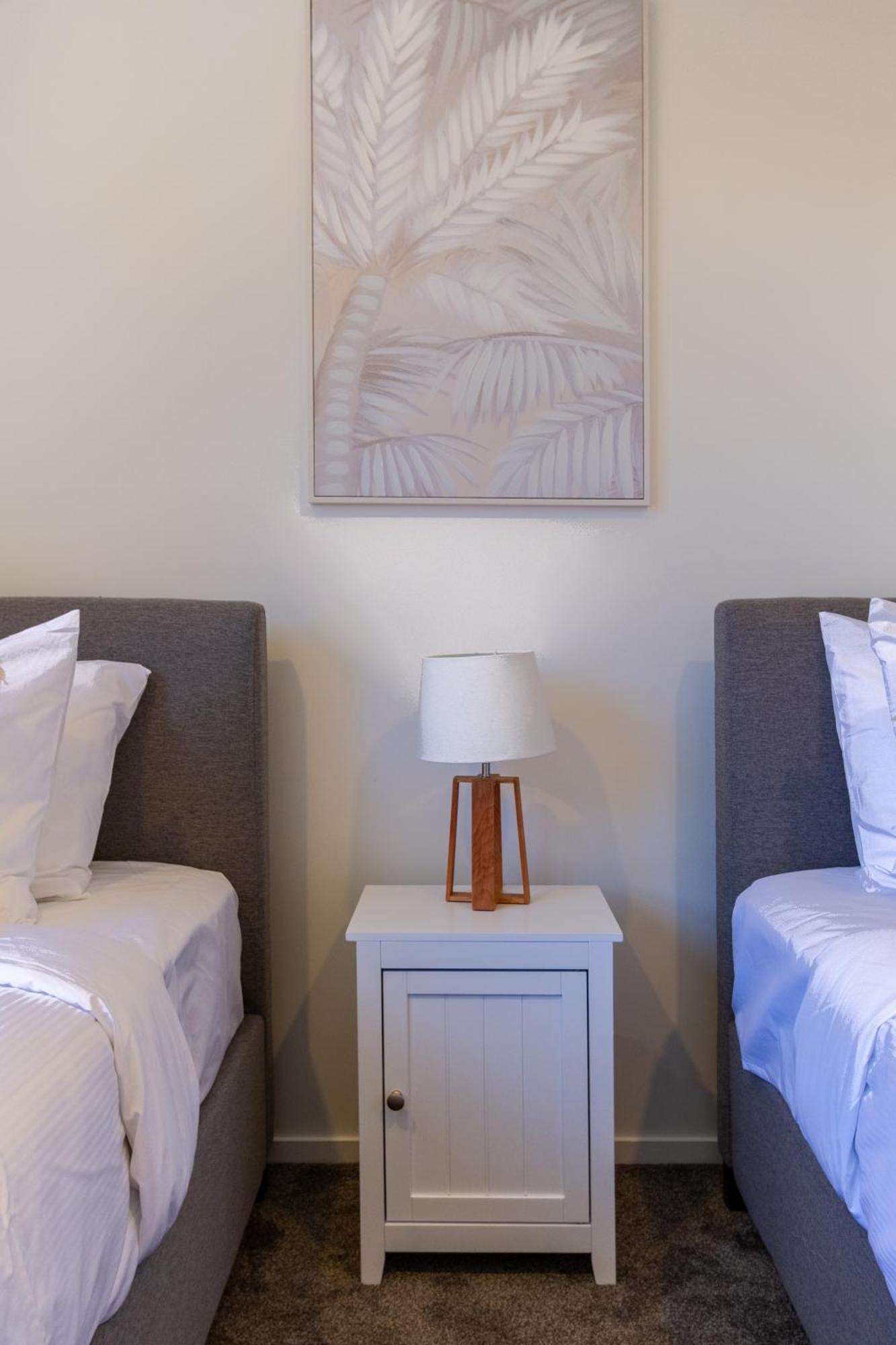 Chic 2-bed Gem: Trust Arena Proximity - West Akl Apartment *