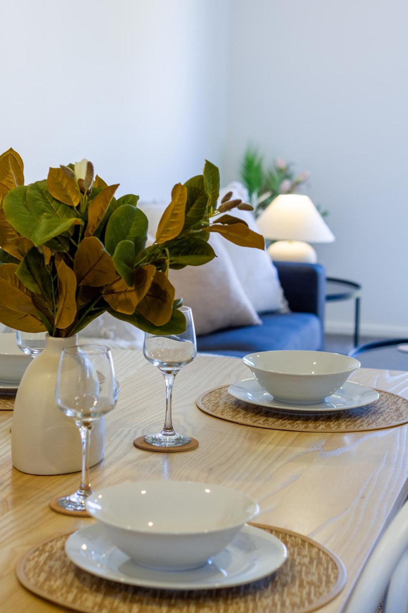 Chic 2-bed Gem: Trust Arena Proximity - West Akl *