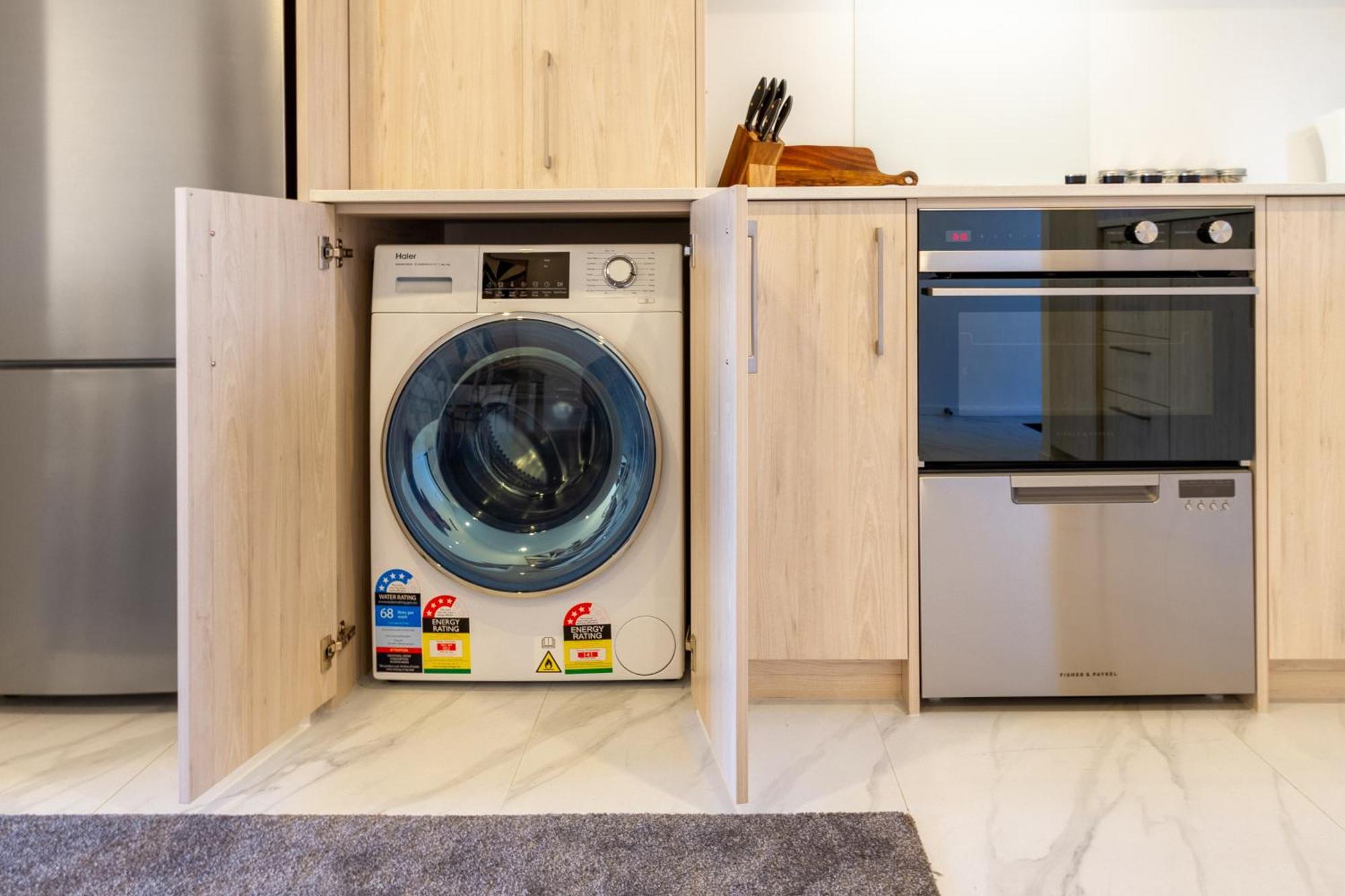 Chic 2-bed Gem: Trust Arena Proximity - West Akl Apartment Auckland
