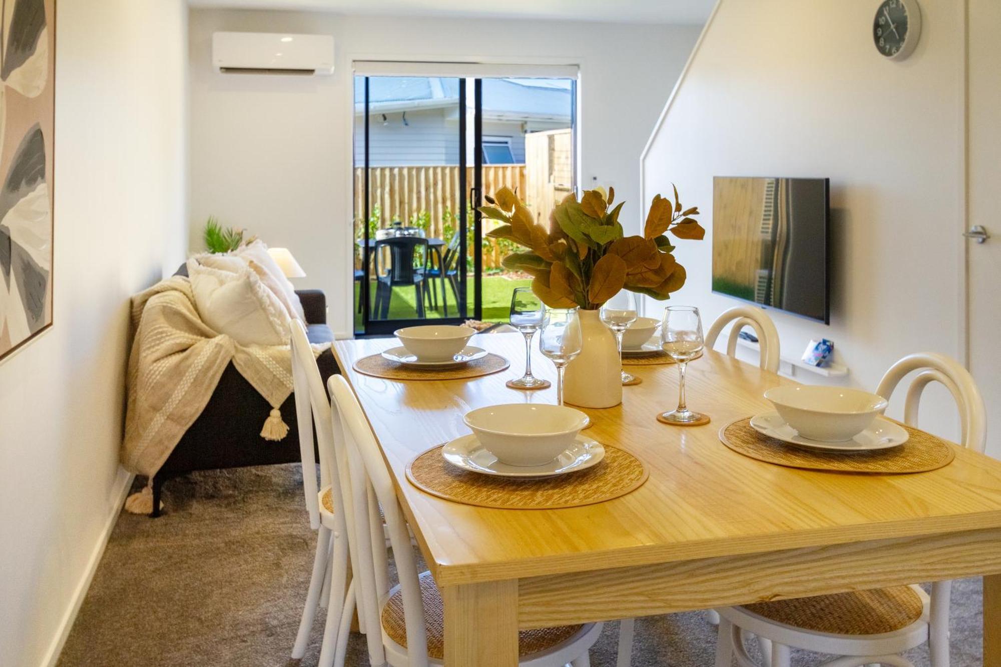 Chic 2-bed Gem: Trust Arena Proximity - West Akl * Auckland
