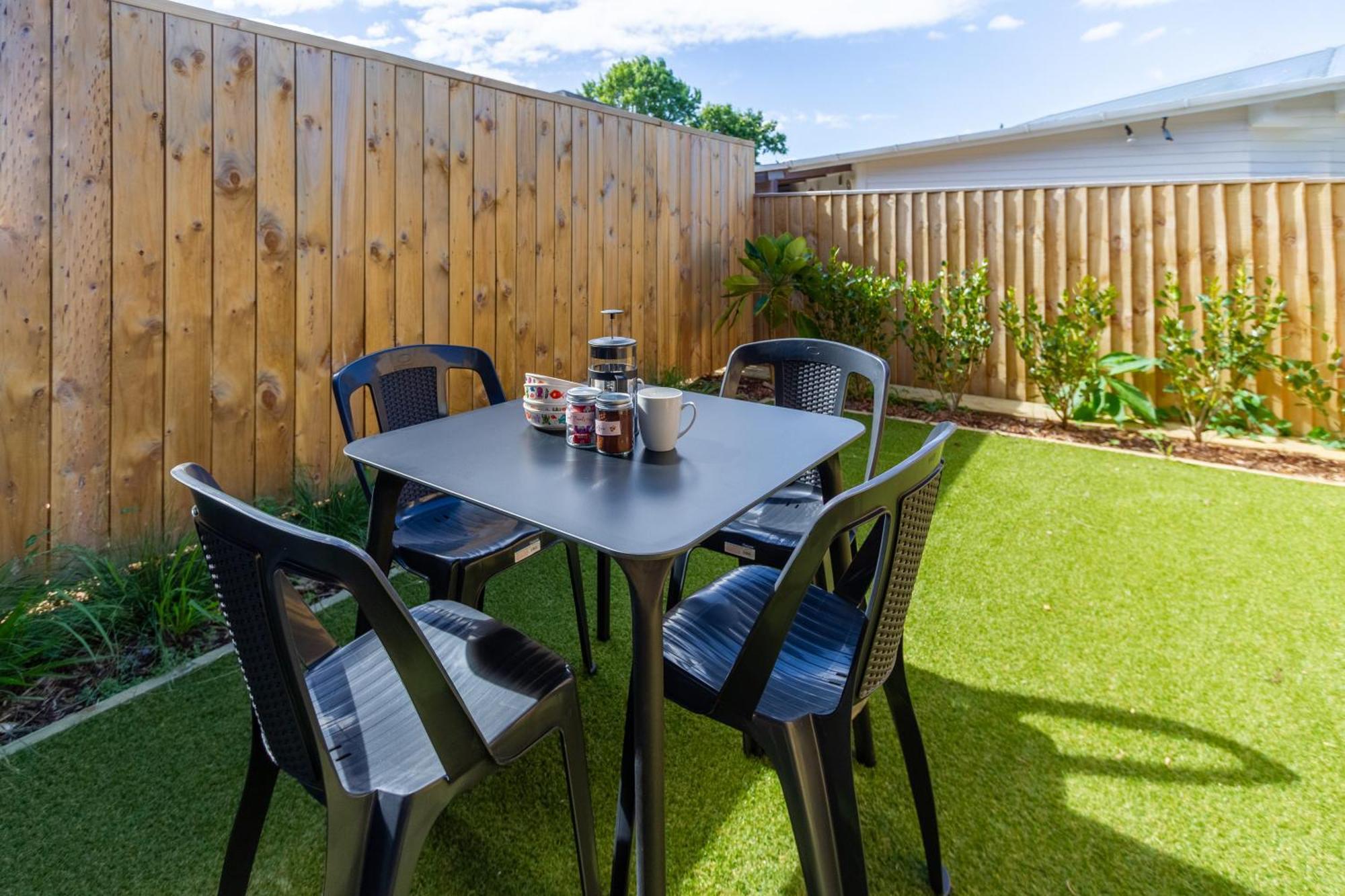 Apartment Chic 2-bed Gem: Trust Arena Proximity - West Akl Auckland