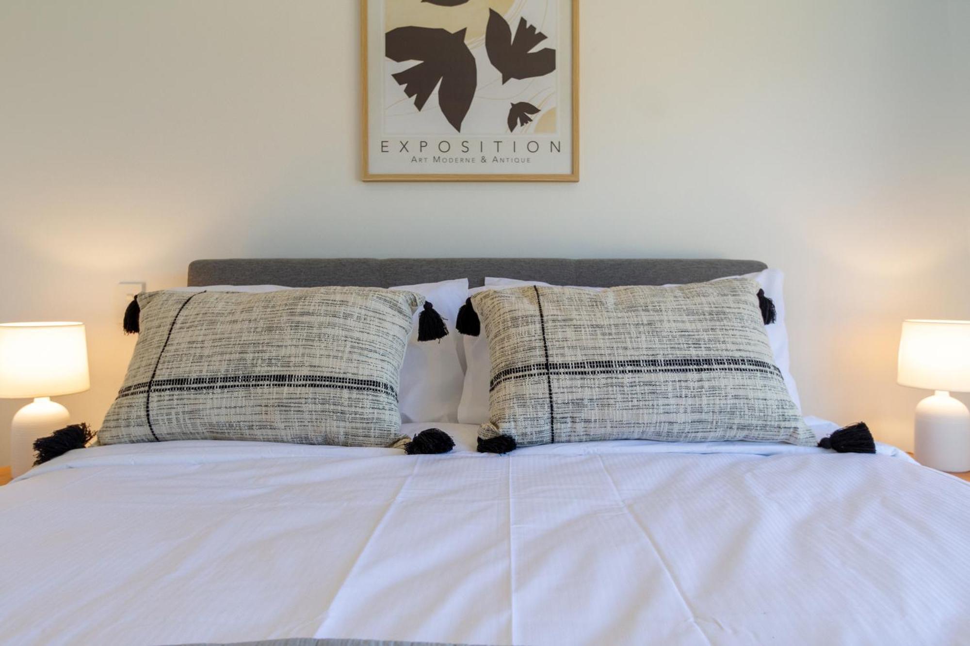 Chic 2-bed Gem: Trust Arena Proximity - West Akl