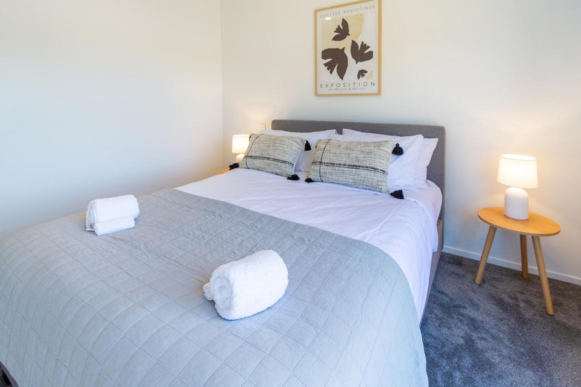 Chic 2-bed Gem: Trust Arena Proximity - West Akl Apartment *