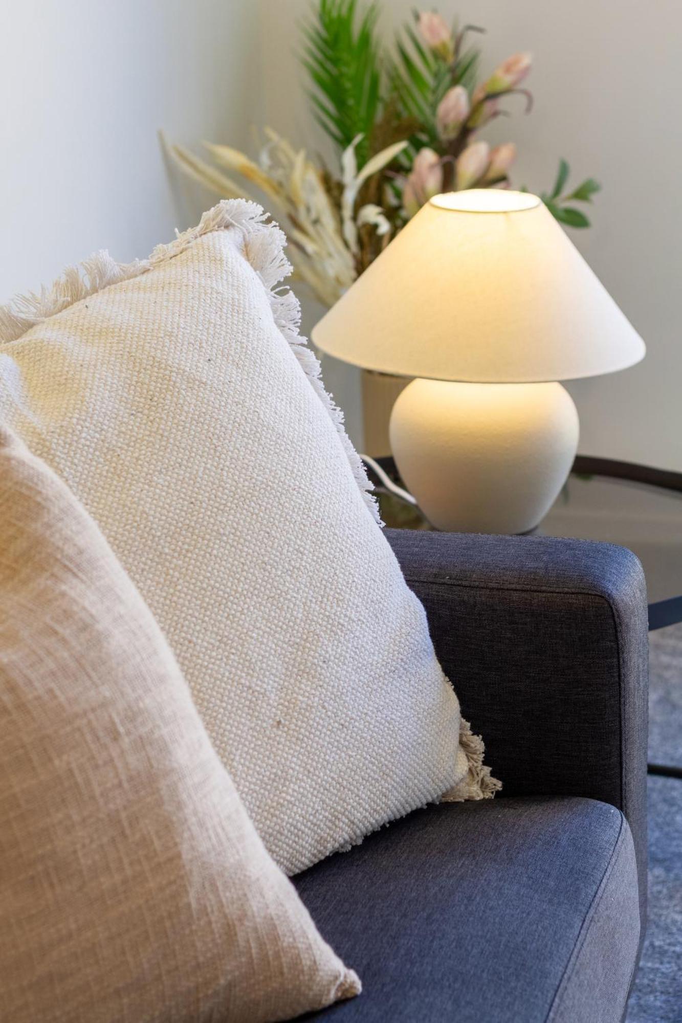 Chic 2-bed Gem: Trust Arena Proximity - West Akl Apartment Auckland