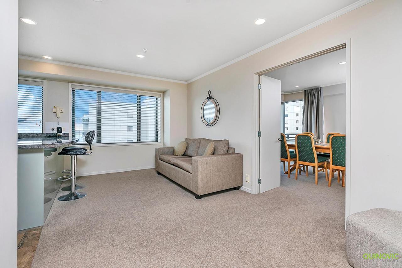 Qv Front Stage Lights Apartment