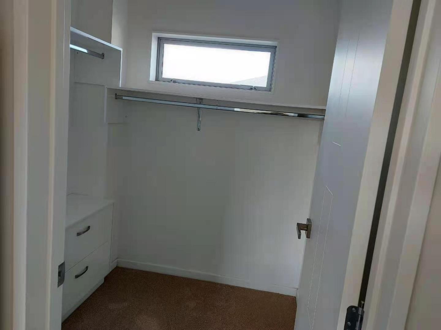 Flat Bush Large Ensuite *