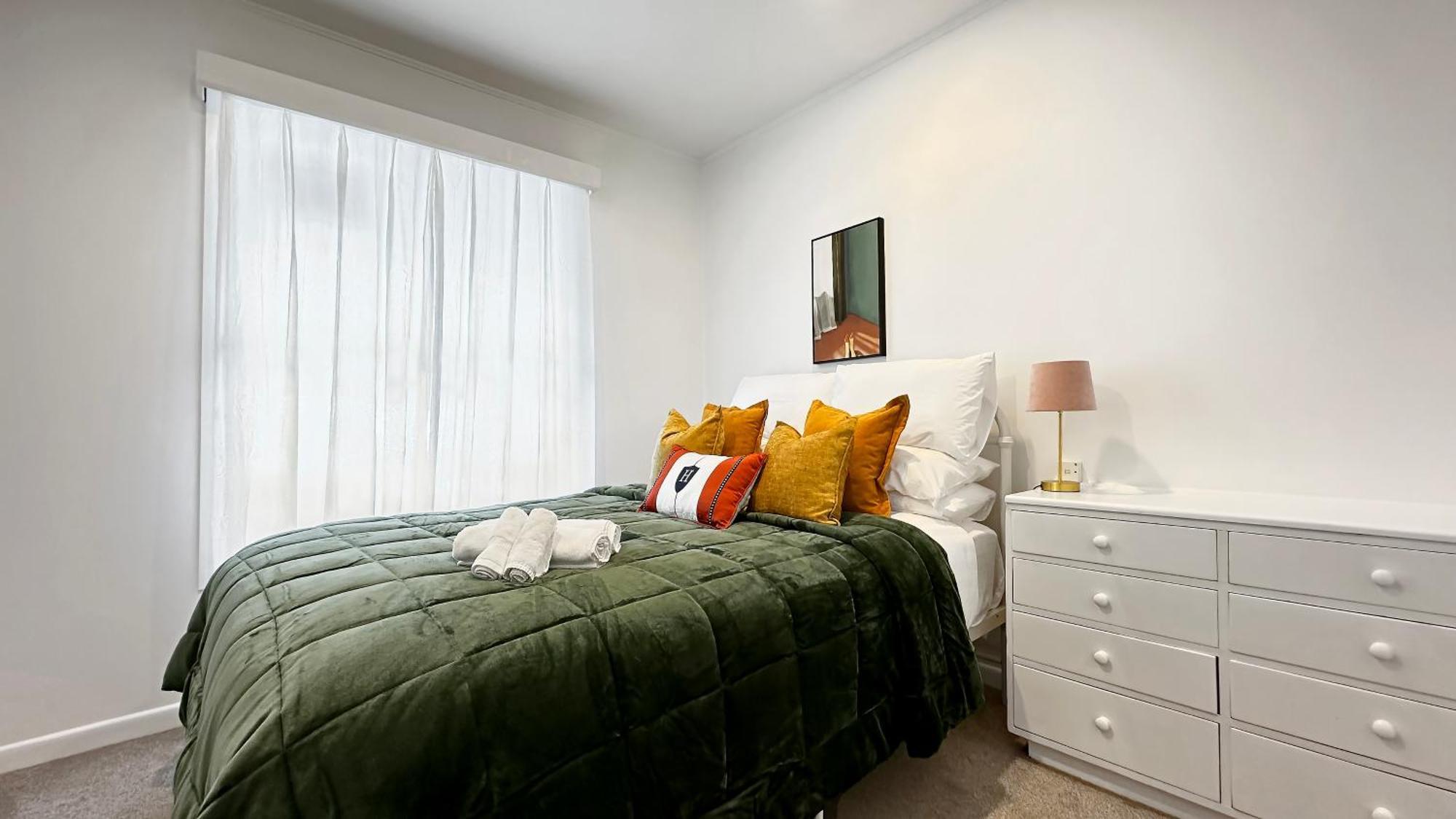 Schoolzone, Golf, Location - By The Bay 5 Bedroom *