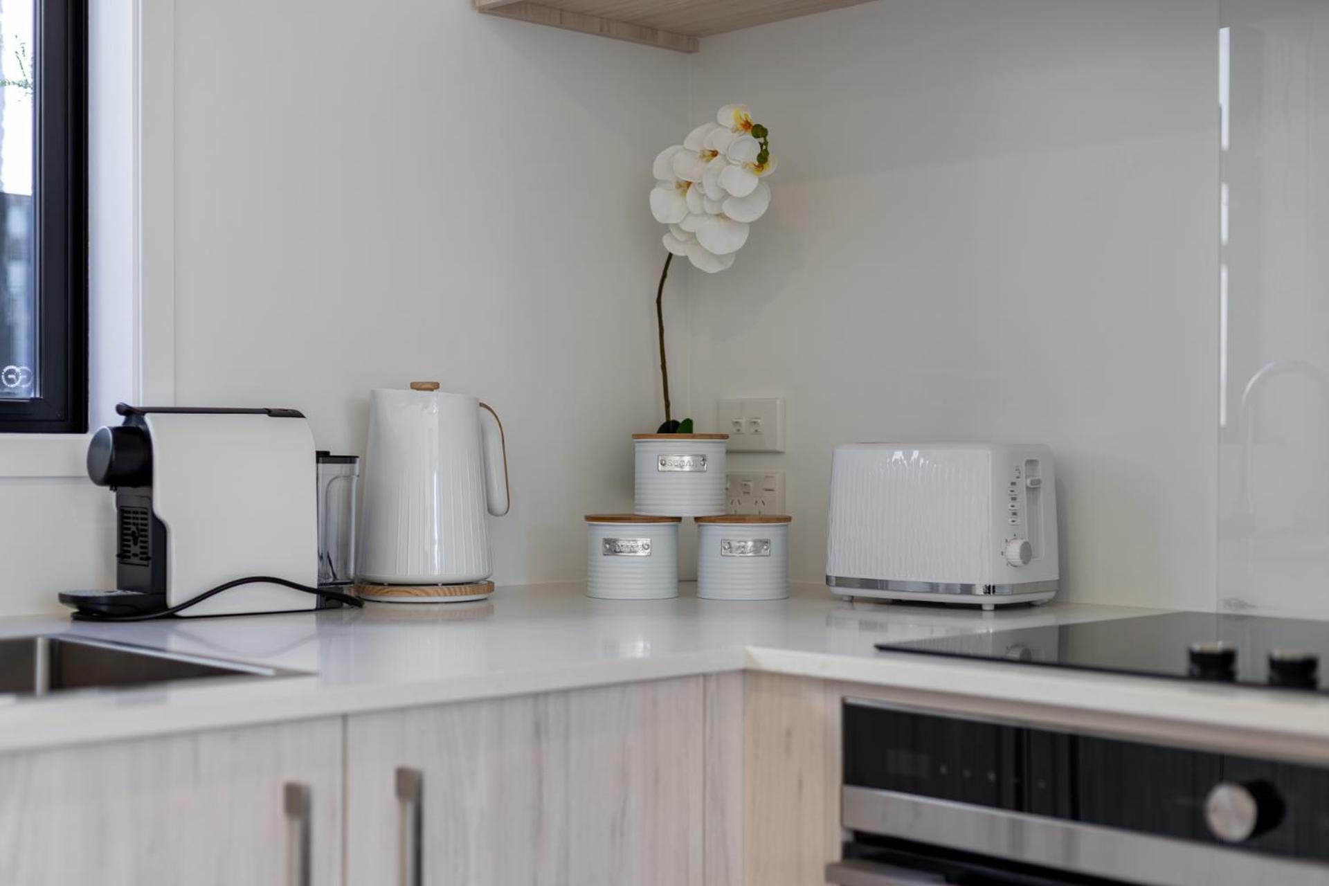 Cityscape Cozy Haven In Te Atatu - 1 Br *