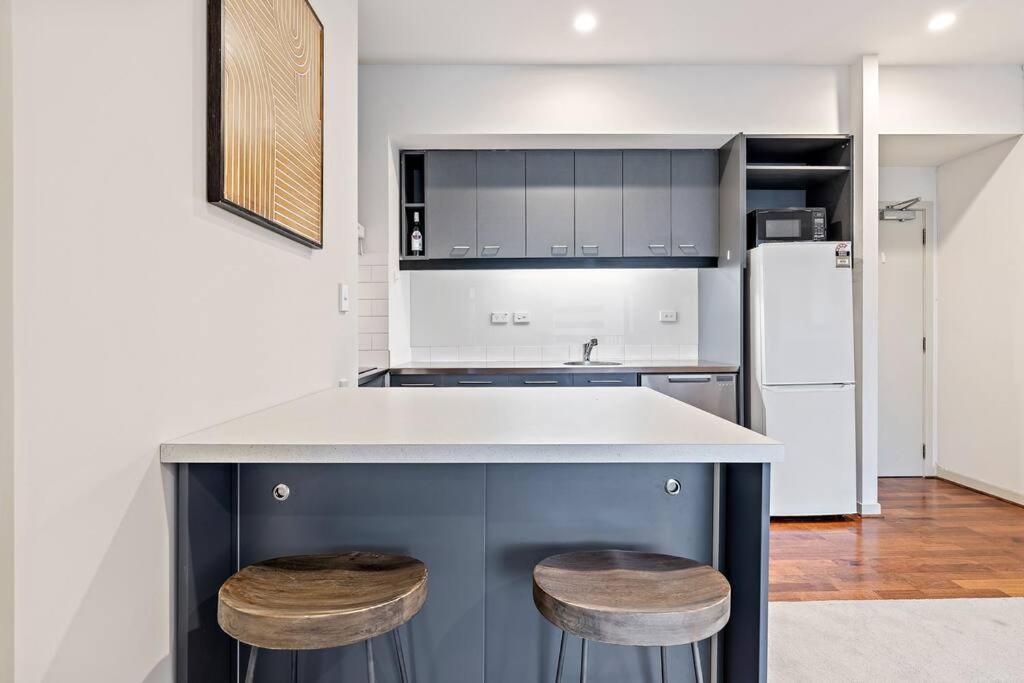 Prime Location With Sky Tower Views! * Auckland