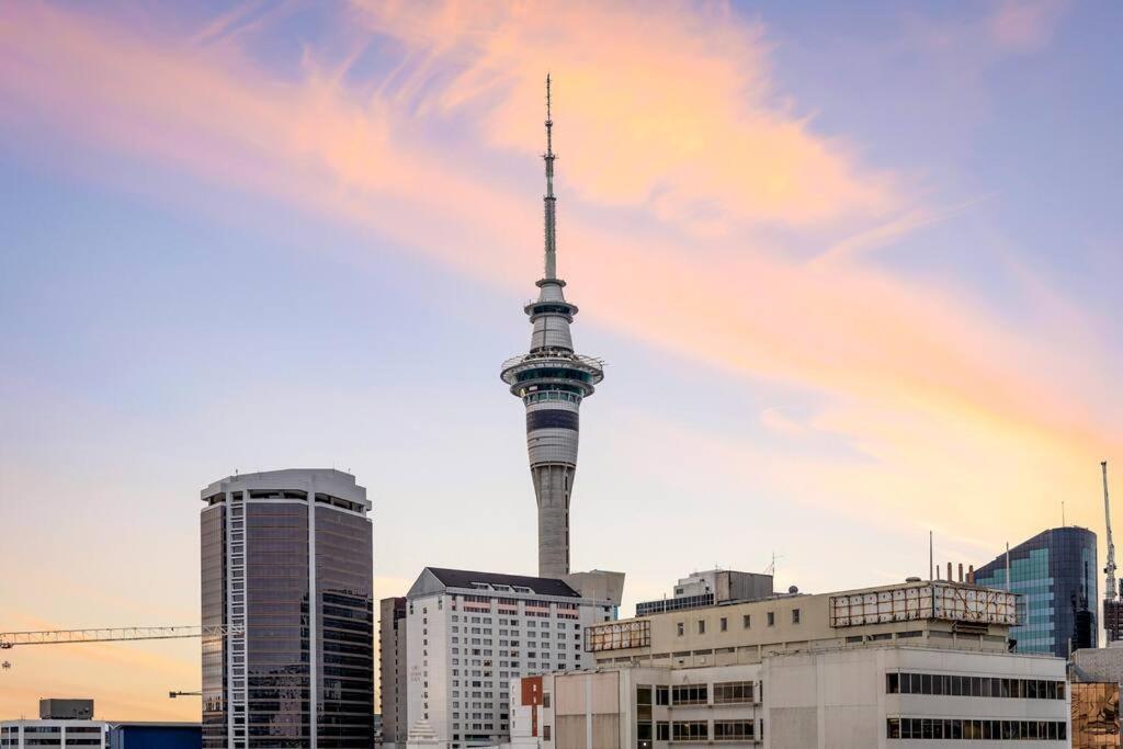 Prime Location With Sky Tower Views! Apartment Auckland