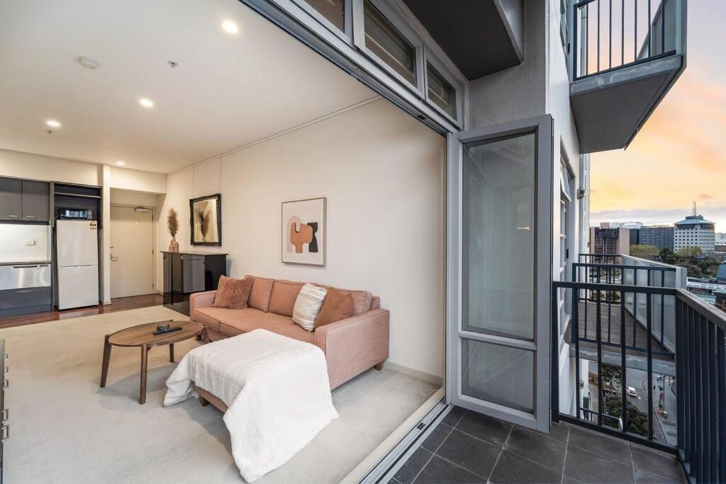 Prime Location With Sky Tower Views! *