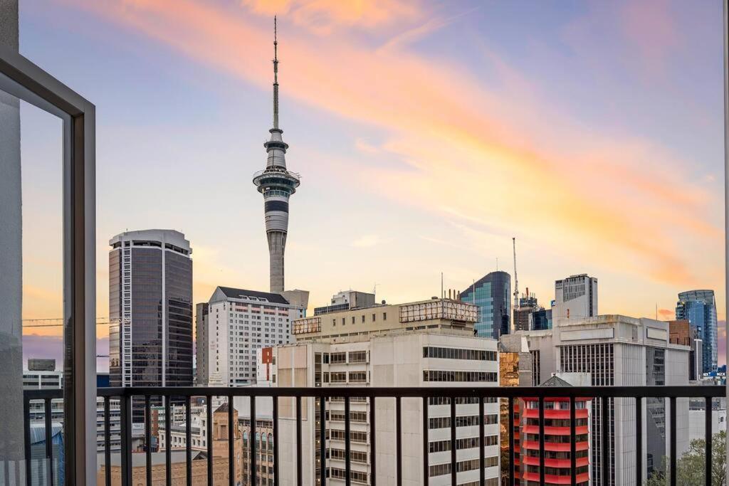 Prime Location With Sky Tower Views! * Auckland