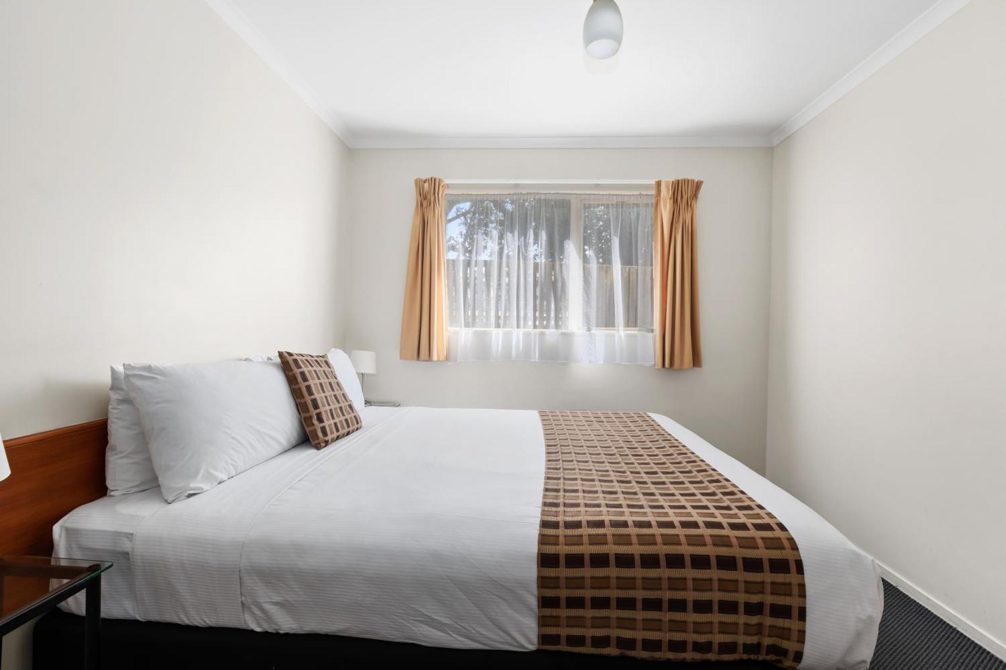 Bks Pioneer Auckland