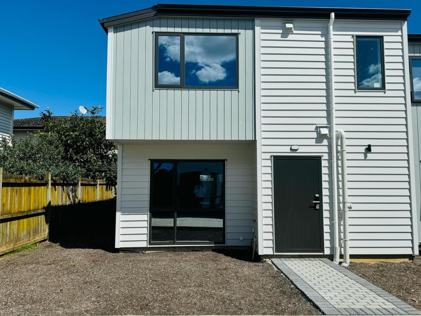 Or Short Term In Papatoetoe Holiday home *