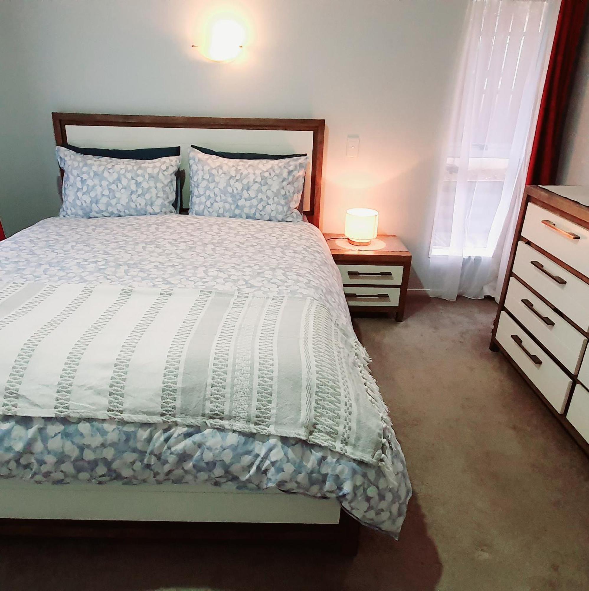 Entire House 4 Beds And Close To Airport Public Amenities Casa de férias