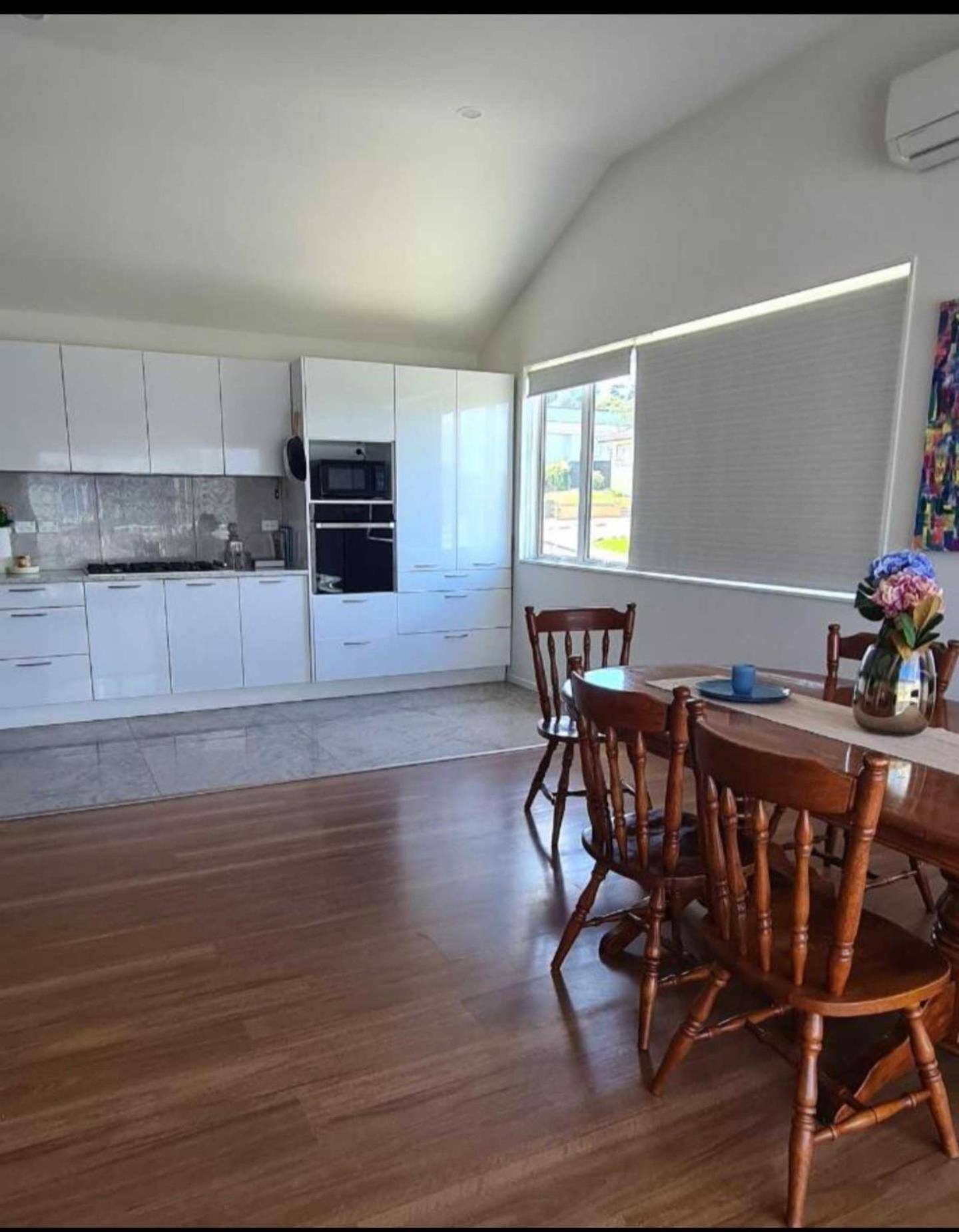 Westgate Three And One Small Bedrooms House * Auckland