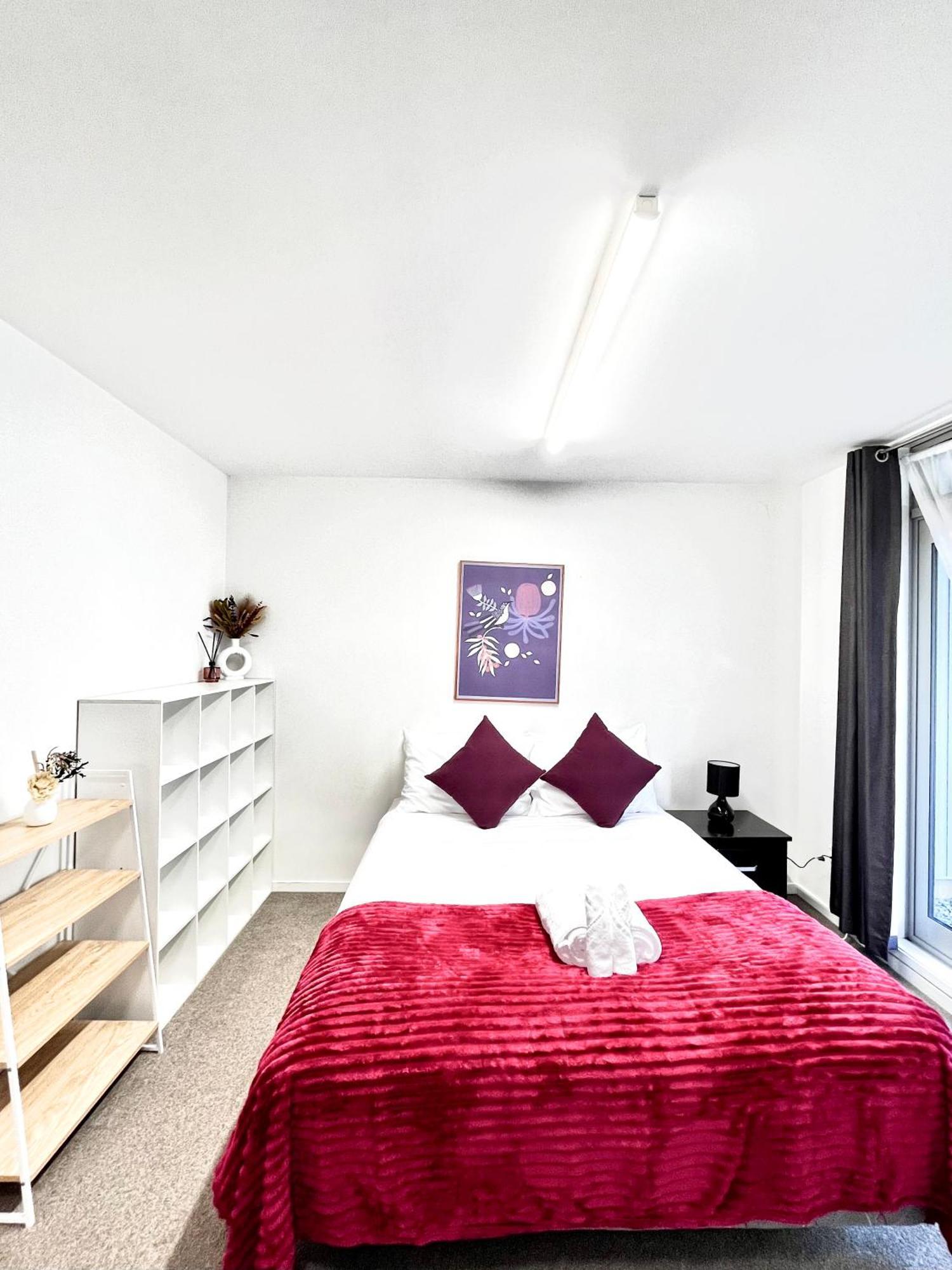 Urban Oasis With Convenient Apartment