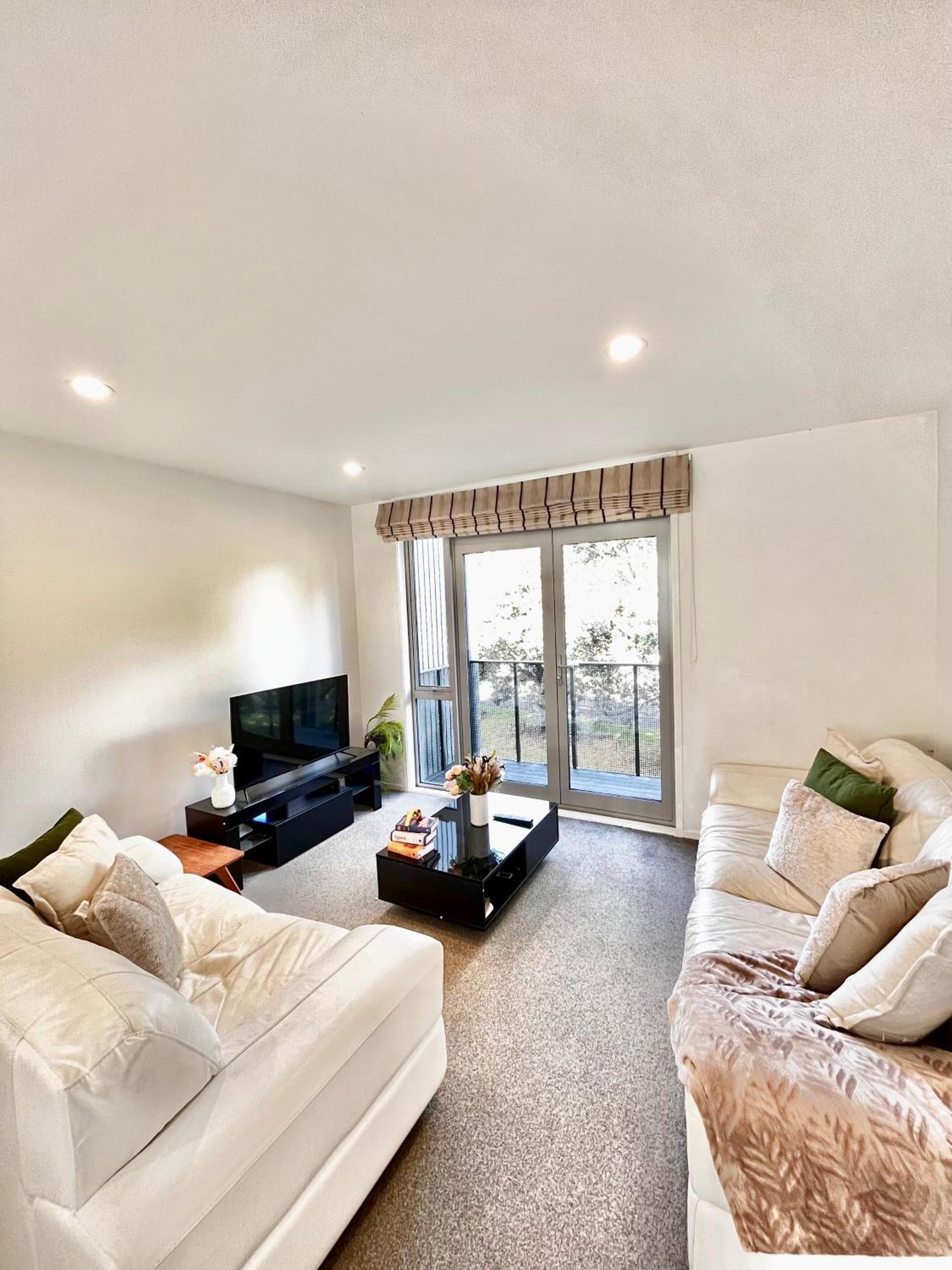 Apartment Urban Oasis With Convenient