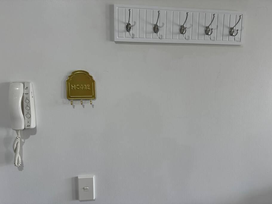 Immaculate 3 Bd 2 Bth -free Carpark & Pool Apartment Auckland