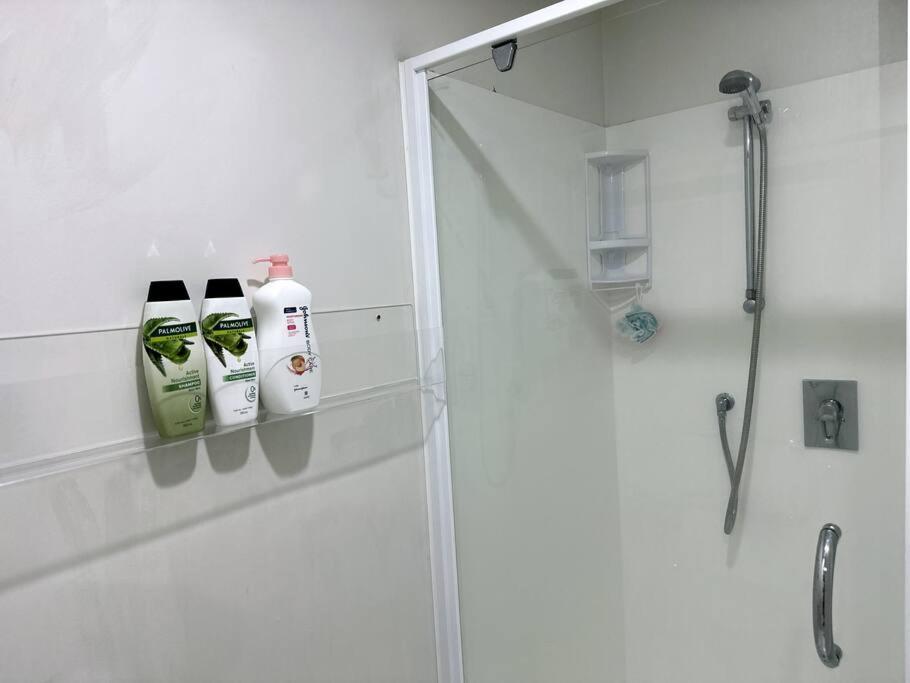 Immaculate 3 Bd 2 Bth -free Carpark & Pool Apartment