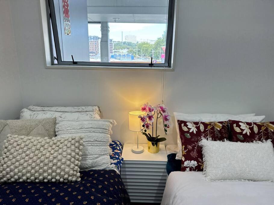Immaculate 3 Bd 2 Bth -free Carpark & Pool