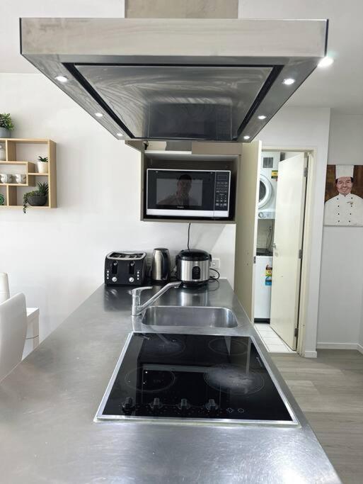Immaculate 3 Bd 2 Bth -free Carpark & Pool