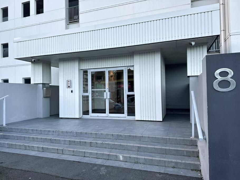 Apartment Immaculate 3 Bd 2 Bth -free Carpark & Pool *