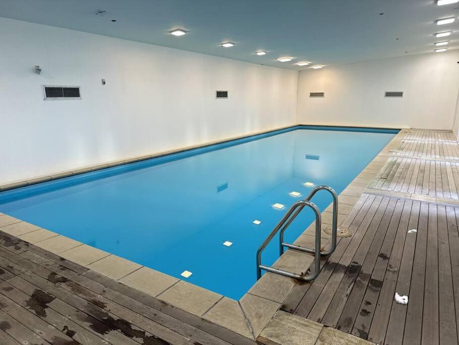 Immaculate 3 Bd 2 Bth -free Carpark & Pool Apartment