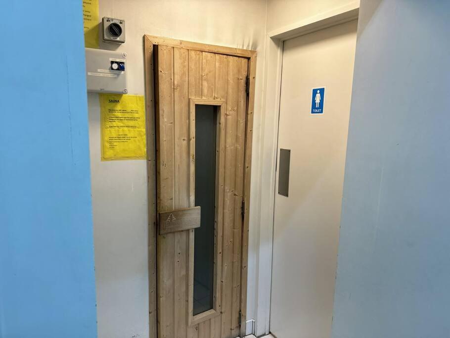 Apartment Immaculate 3 Bd 2 Bth -free Carpark & Pool *