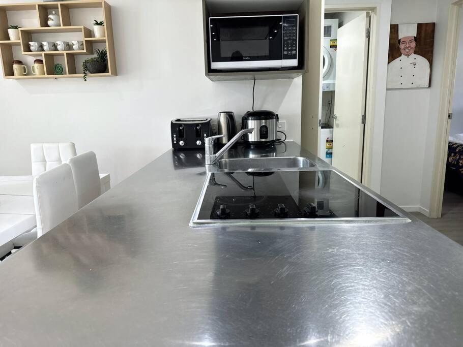 Immaculate 3 Bd 2 Bth -free Carpark & Pool