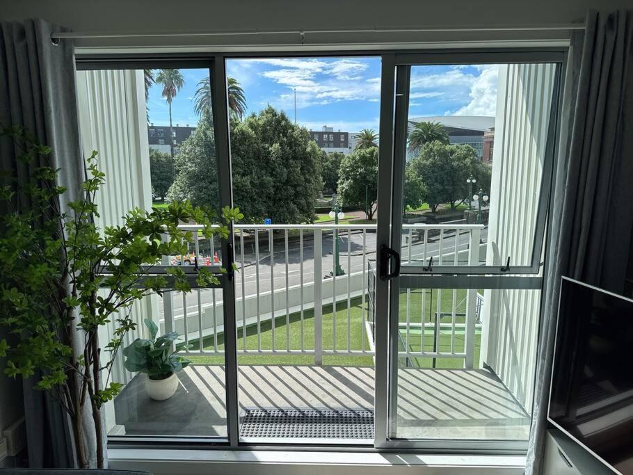 Immaculate 3 Bd 2 Bth -free Carpark & Pool