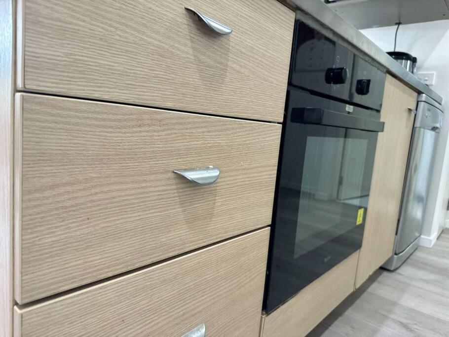 Apartment Immaculate 3 Bd 2 Bth -free Carpark & Pool *