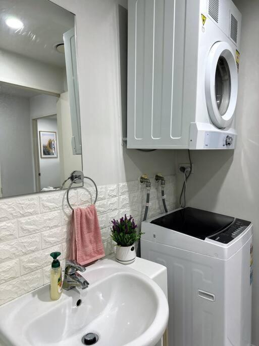 Immaculate 3 Bd 2 Bth -free Carpark & Pool * Auckland