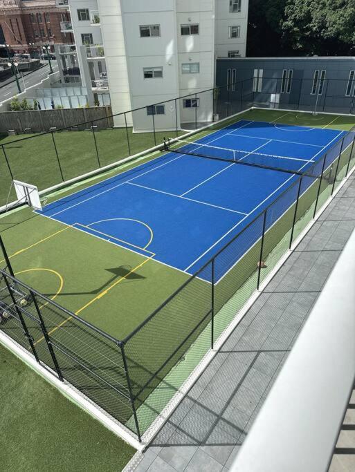 Immaculate 3 Bd 2 Bth -free Carpark & Pool Apartment Auckland