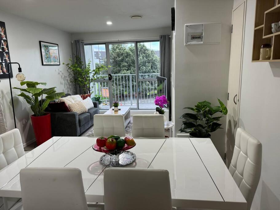 Immaculate 3 Bd 2 Bth -free Carpark & Pool