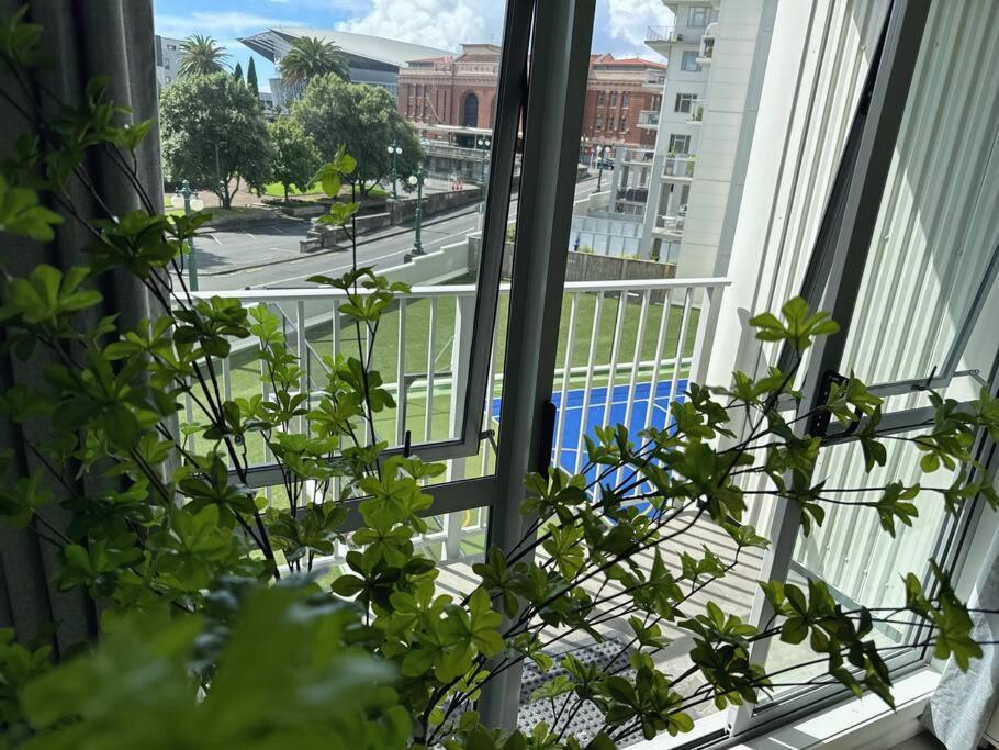Immaculate 3 Bd 2 Bth -free Carpark & Pool Auckland
