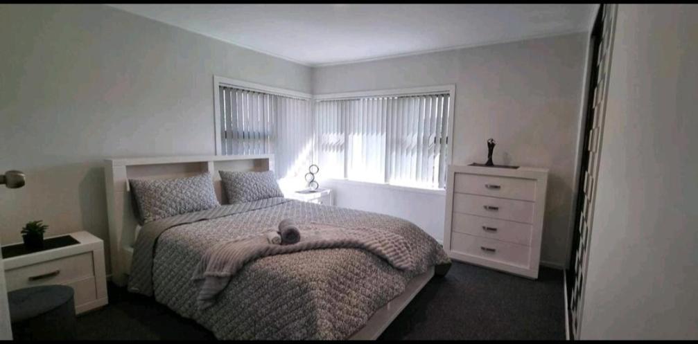 Holiday home Close To Amenities And Airport. *