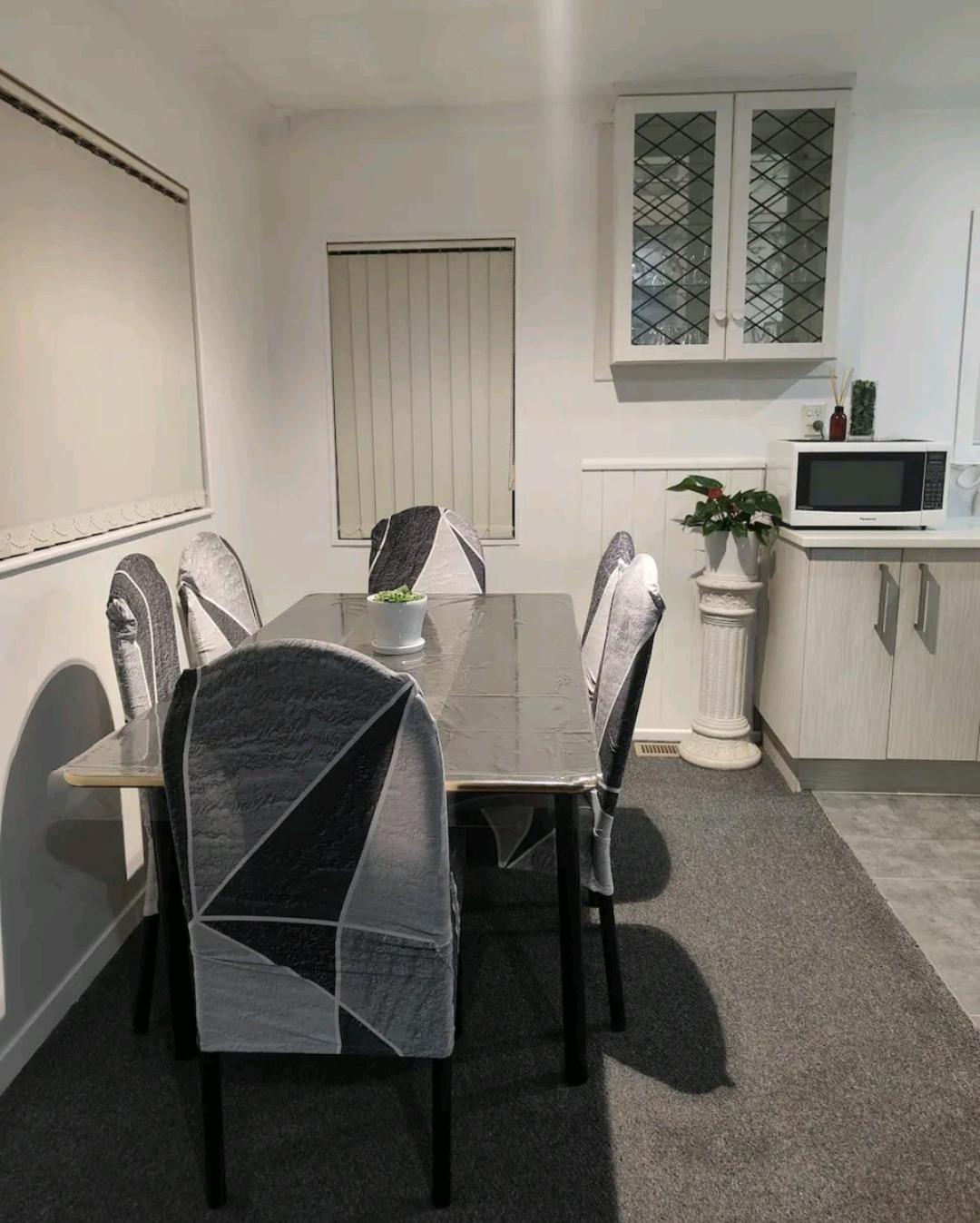 Close To Amenities And Airport. * Auckland