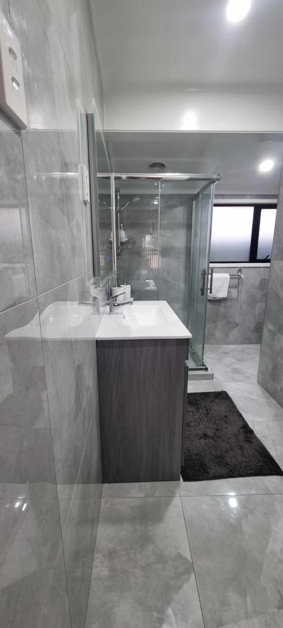 Close To Amenities And Airport. *